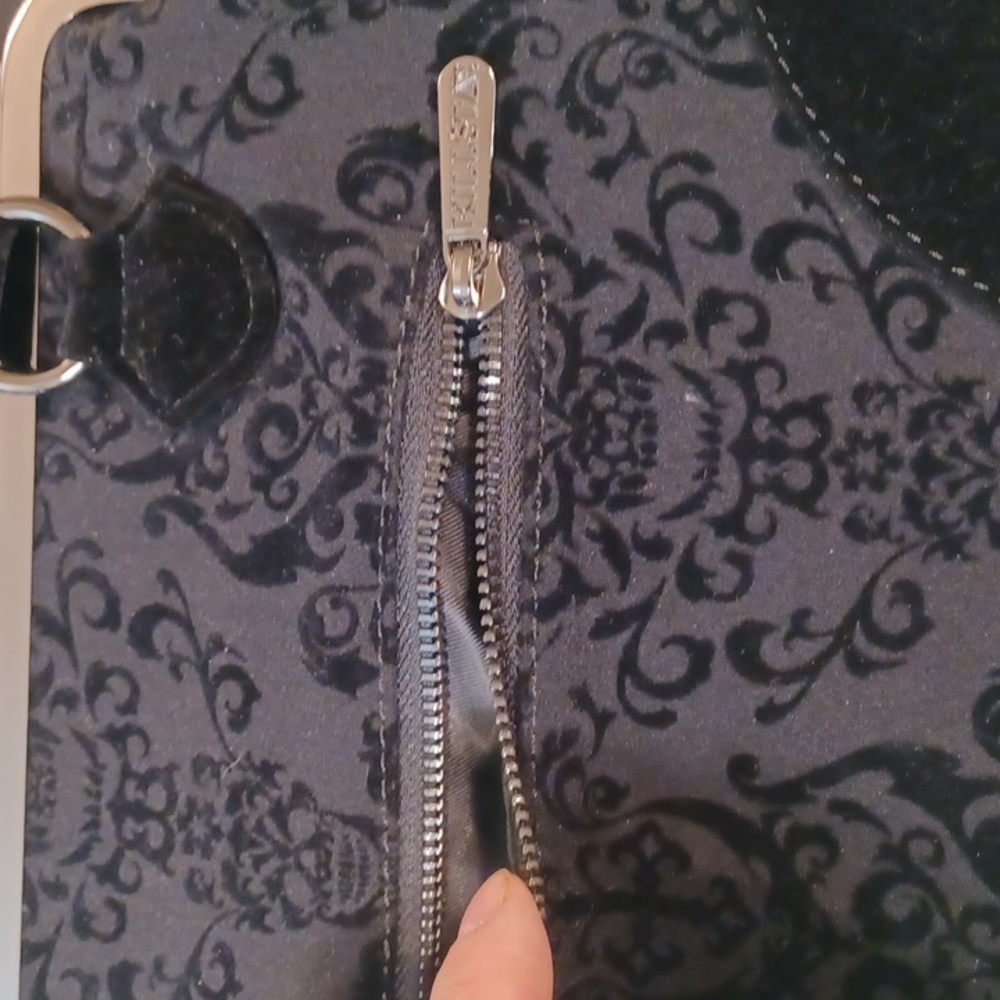 KILLSTAR BANSHEE HANDBAG HANDELS AND CROSSBODY STRAP VELVET STRAPS AND HANDEL - Picture 7 of 17